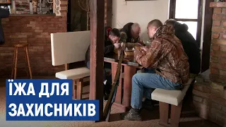 Внесок у перемогу: в кафе на Черкащині безоплатно годують захисників