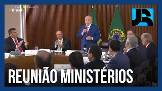 Lula faz reunião com os 37 ministros e diz que vai demitir quem se envolver com corrupção