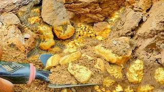 It's amazing! Digging up for Treasure worth millions dollar from Huge Nuggets of Gold at mountain.