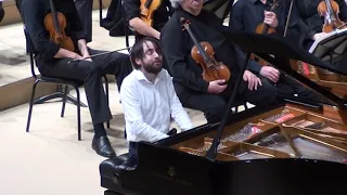 Даниил Трифонов играет на бис