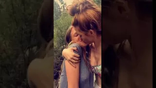 Bella Thorne  lesbian kiss