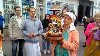 2018 04 21 Харинама с Господом Патита Павана Джаганнатхом на Арбате часть 2