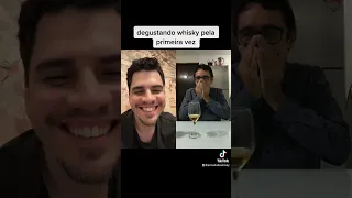 React degustando whisky pela primeira vez