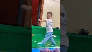 2-летняя девочка изучает пхумсэ. #тхэквондо #taekwondo #дети