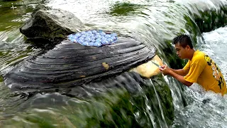 The pearl hunter used to cut open a giant clam and found that its belly was filled with jewelry