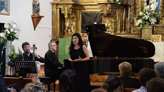 Canta Consuelo Bravo en iglesia de Santiuste