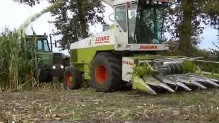 maishakselen met Claas 690