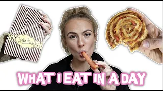 WHAT I EAT IN A DAY! *realistisk hjemme edition*