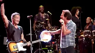 Bruce Springsteen w Eddie Vedder & Tom Morello  Highway to Hell      Brisbane Ent Centre   26 2 2014