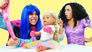 Principessa buona vs. principessa cattiva! Video con i giochi e gli scherzi per bambini in italiano