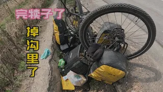 翻山越岭到河北界，结果掉沟里了，下雨前在兴隆县河边找到亭子过夜【老叶的骑行日记】