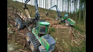 🌲|4K|*THE Deere TEAM* • John Deere 1470E & 1210G • Big slope • perfect Teamwork • ForestAction🌲