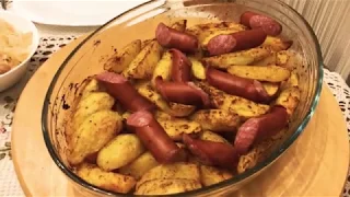 Запечённый картофель по-деревенски с колбасками