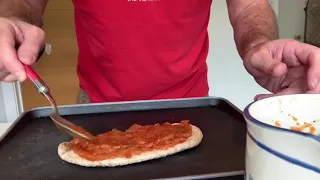 How to Make Pitta Bread Pizza