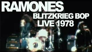 The RAMONES - "Blitzkrieg Bop" - Live in Kansas City 1978 (Super 8 footage)