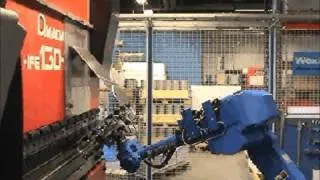 Motoman robot with Amada press brake