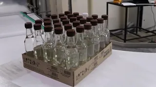 Упаковочное оборудование: Упаковка бутылок в термоусадочную пленку "Верпак Трей МР"
