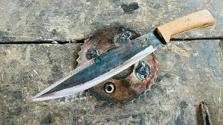 KNIFE MAKING - FORGING A SHARPEST HUNTING KNIFE FROM THE BROKEN SPROCKET