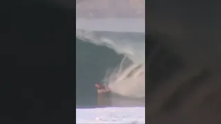 Big barrel at the Mexican Pipeline. Puerto Escondido, Oaxaca #bodyboarding #waves #surf