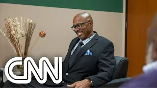 Homem é solto depois de passar 38 anos preso injustamente | LIVE CNN