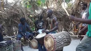 Musiciens Cap Skirring Sénégal Casamance percussions africaine Ace au djembé et momo au dununba