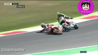 Italian MotoGP Dani Pedrosa crash in the last lap and takes Cal Crutchlow with him