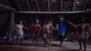 ALMA ESTRELLA BAILANDO AL RITMO DE LOS NATIVOS BORAS EN LA SELVA DEL PERU