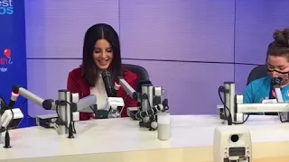 Lana Del Rey singing This is what makes us girls with kids