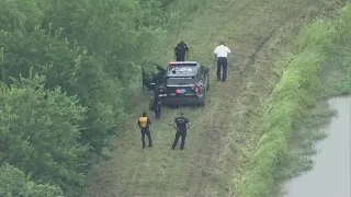 Landscaping crew spots body in Missouri City waterway