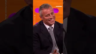 Emilia Clarke le pide un “How you doing?” a Matt LeBlanc