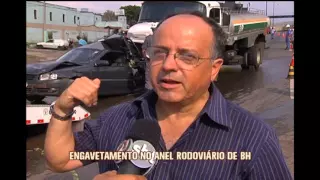 Oito veículos se envolvem em engavetamento no Anel Rodoviário em BH