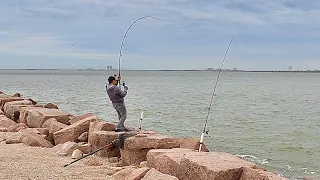 The HOT bite is at Texas City Dike (S7 E53)