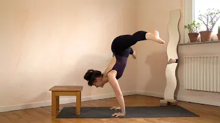 Press to handstand - Rounding your back in a handstand