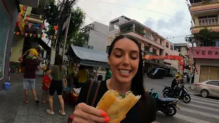 Bánh Mì Sandwich at Bánh Mì Bà Lan 🇻🇳 Amazing Vietnamese Street Food in Vietnam!
