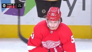 Detroit Red Wings Moritz Seider with a shorty!