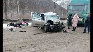 В Челябинской области на трассе М5 произошло массовое ДТП. Пассажирка скончалась на месте