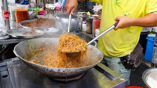 Amazing Skills! 20 Years of Mastering Fried Noodles Next to his House - Penang Street Food