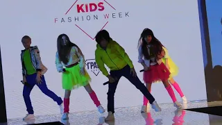 16 KIDS FASHION WEEK 2021 03 08 Театр Студия Непоседы и Ева Медведь