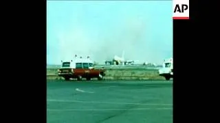 SYND 01-08-71 BOEING 747 MAKES EMERGENCY LANDING