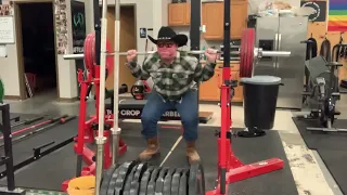 Squatting my first 500lbs in style