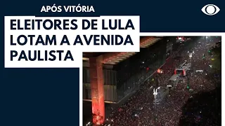 Comemoração: apoiadores de Lula lotam a Avenida Paulista