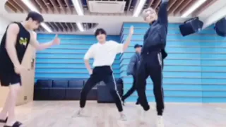 Stray kids " TA" dance