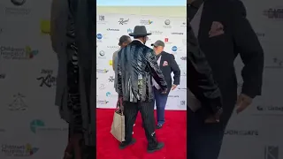 The Temptations rolling up on the red carpet before their performance