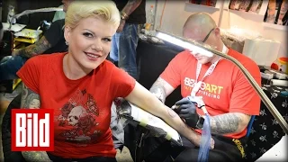 Melanie Müller lässt sich Tattoo stechen - Ihre Oma hasst es