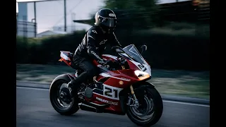 Ducati Panigale V2 Bayliss | FULL AKRAPOVIC | First Ride