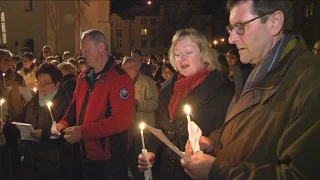 16/15 Stadt im stillen Gedenken