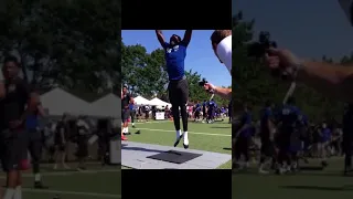 He literally floated! 47” vertical 🤯