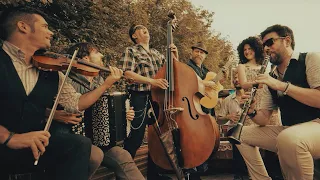 Ajvarsko Kolce - Barcelona Gipsy balKan Orchestra