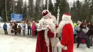 Russian, Finnish Santa Clauses meet at border