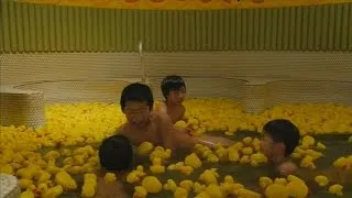 Japanese bath house offers a dip with 1000 rubber ducks for children